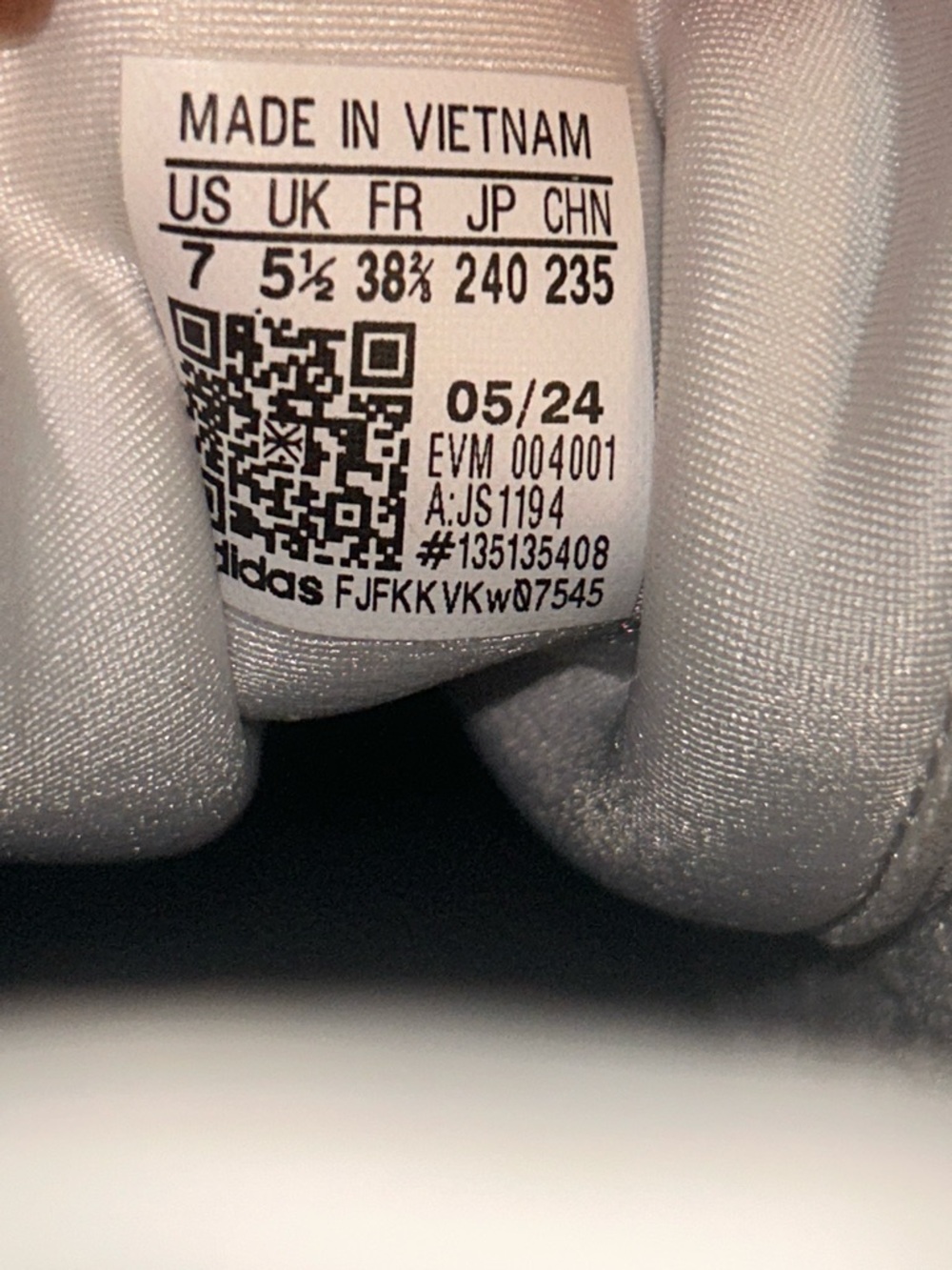 “REASONABLE OFFERS” NEW “ADIDAS” White and Black Low-Top Casual Sneakers 👟 - Picture 4 of 5